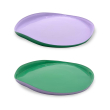 Ensemble de 2 assiettes en verre. Couleur lilas et verte.