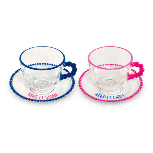 Set 2 tazze 230 ml in vetro con piattino. Decorazione Take it slow e Keep it chill.